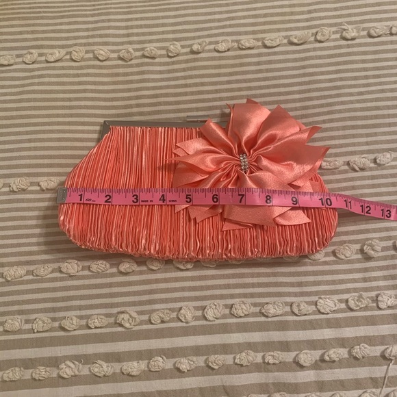 NWOT Jessica McClintock Satin Clutch - Picture 6 of 7